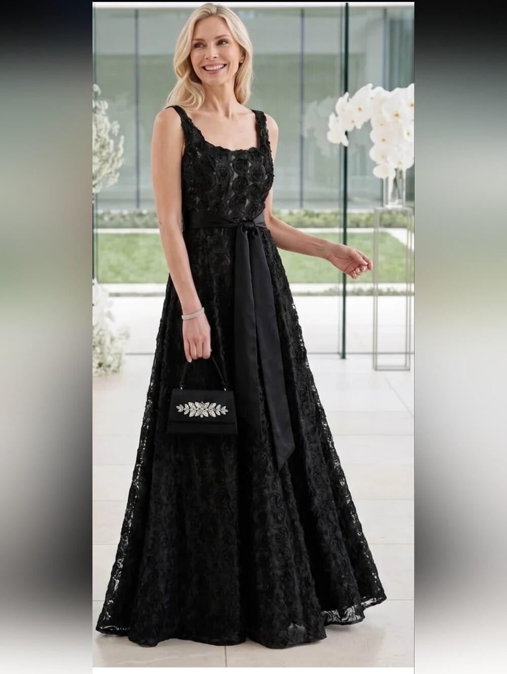Violet Weekend Black Rosette Gown. Size 7/8.